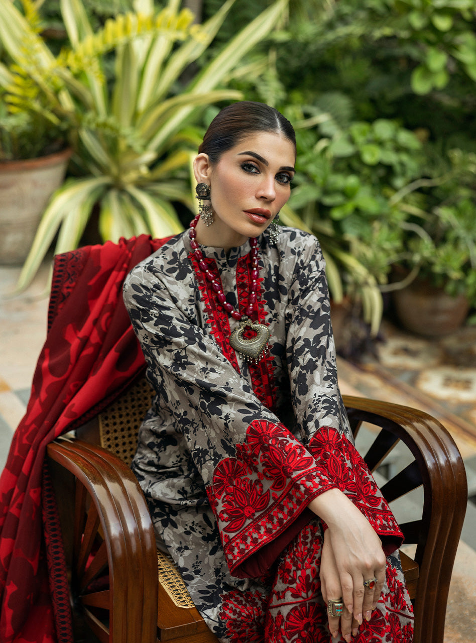 Zainab Chottani | Winter Shawls 24 |  Zemestan - House Of Hania