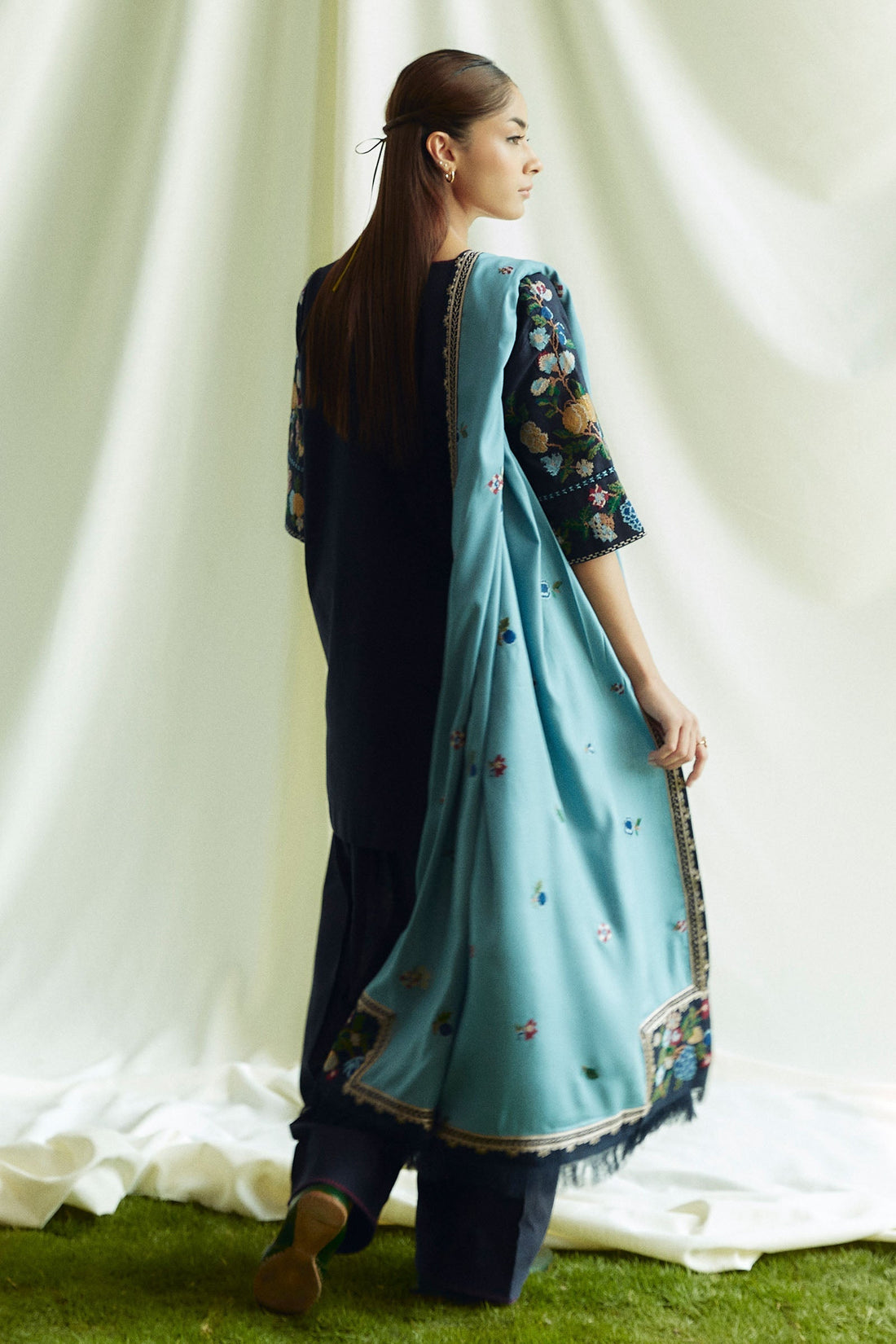 Zara Shahjahan | Coco Winter 24 | Onyx-7B - House Of Hania