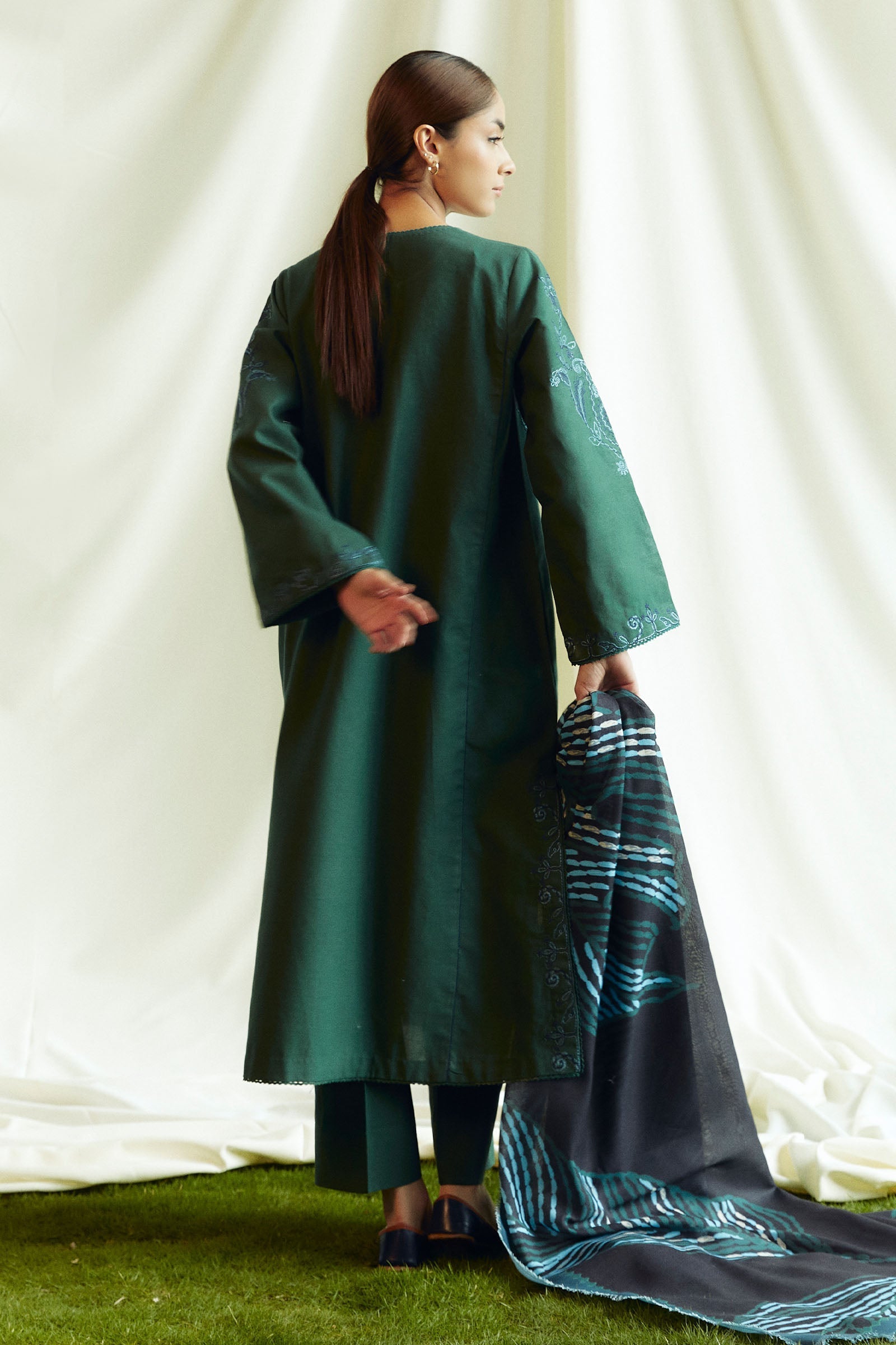 Zara Shahjahan | Coco Winter 24 | Peridot-5B - House Of Hania