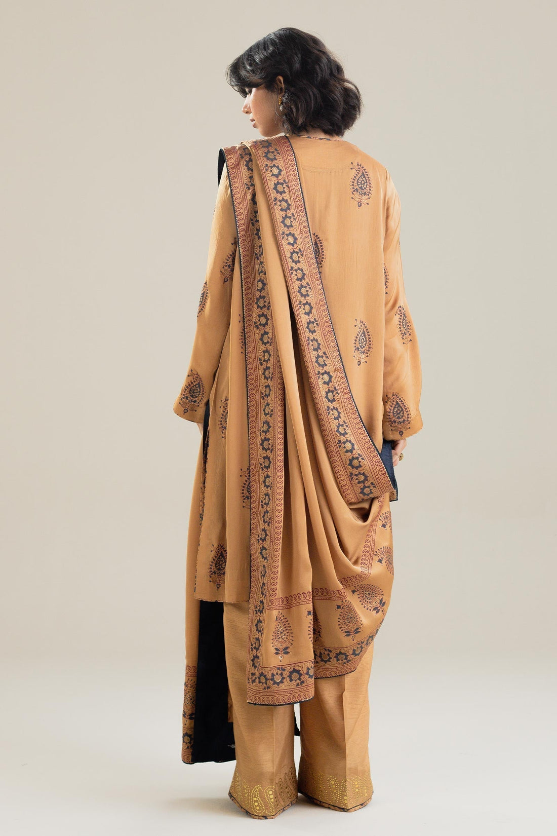 Zara Shahjahan | Handcrafted Suits | ZHC-043 - House Of Hania