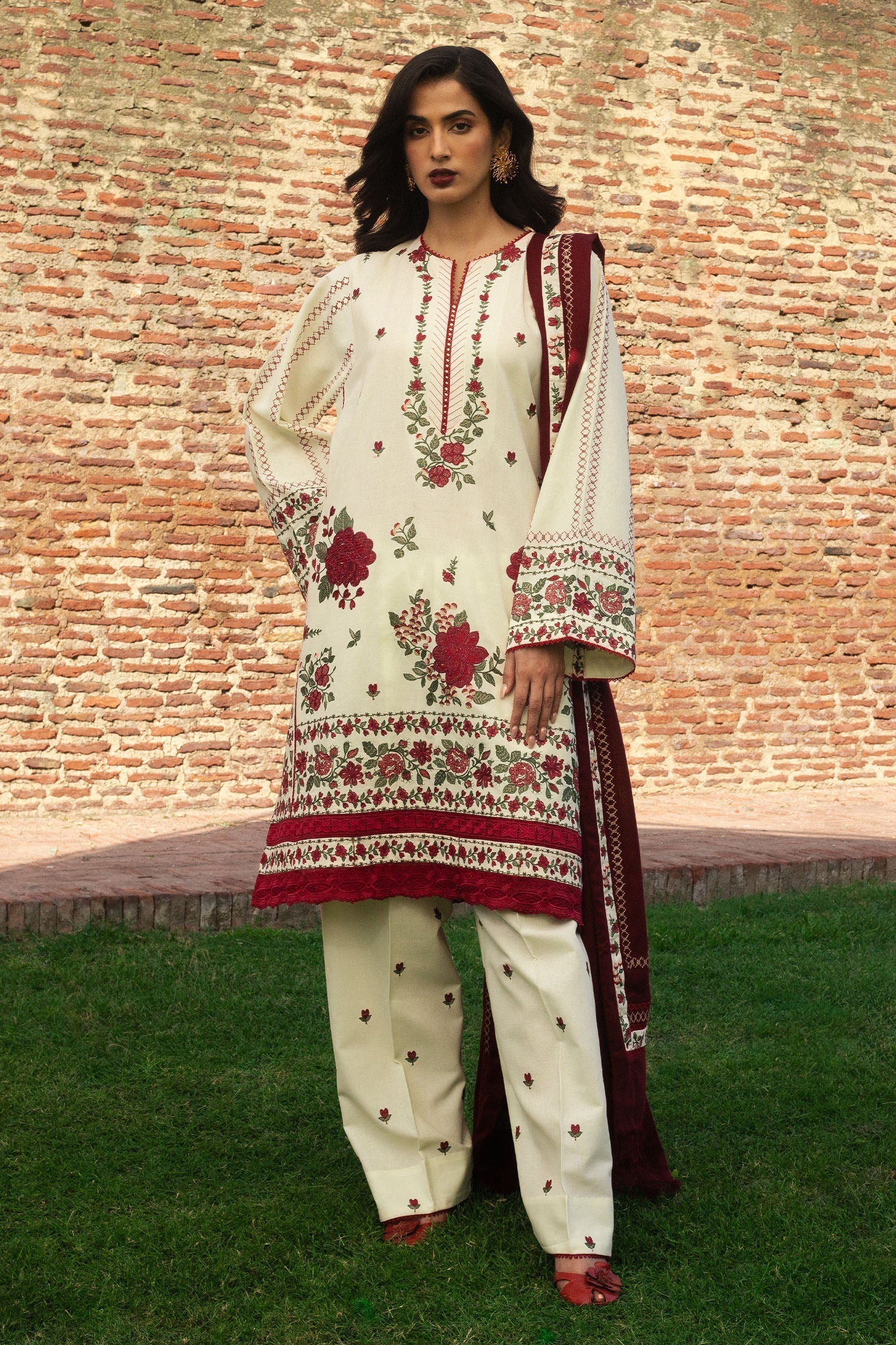 Zara Shahjahan | Winter 24 |  FARIDEH-D1 - House Of Hania