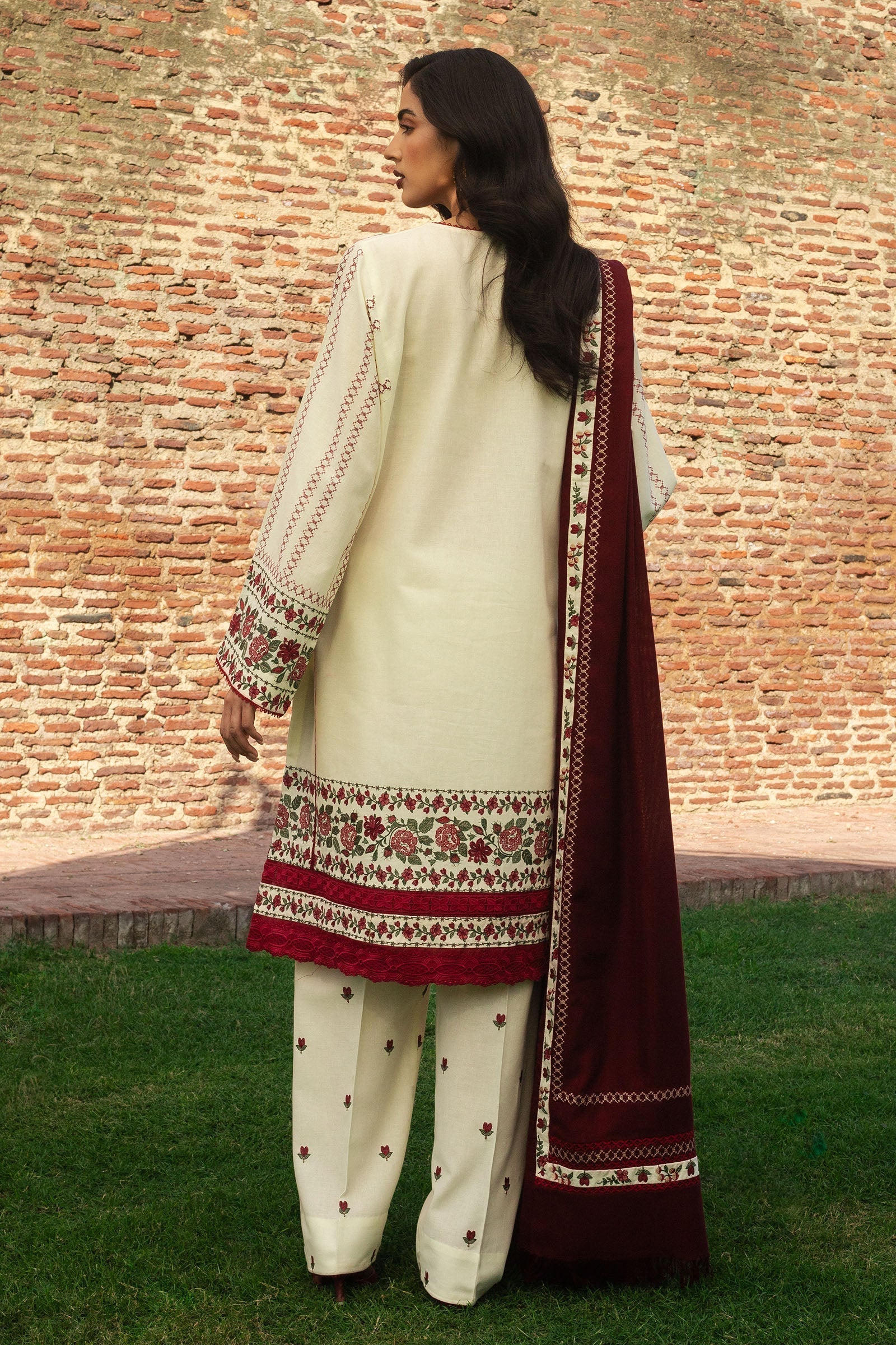 Zara Shahjahan | Winter 24 |  FARIDEH-D1 - House Of Hania