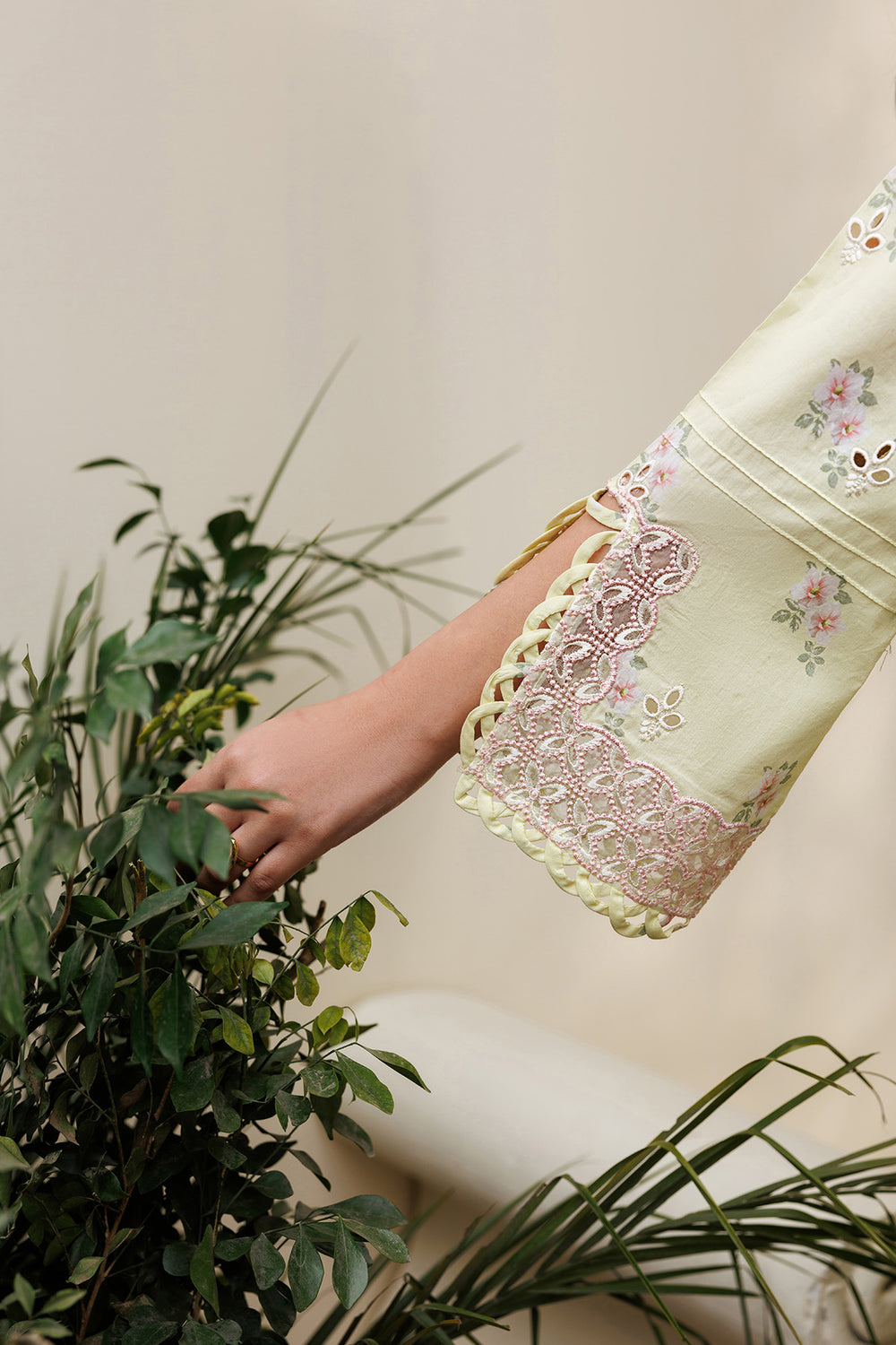 Zarif | Amani Eid Lawn 26 | ZL-RTW-26 DAAHR - House Of Hania