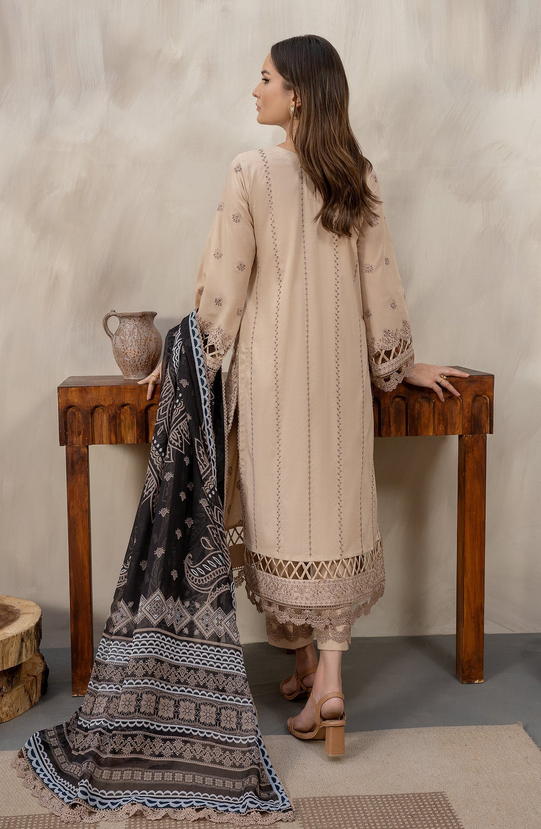 Zarif | Festive Lawn | ZFL 07 CHAMILA - House Of Hania