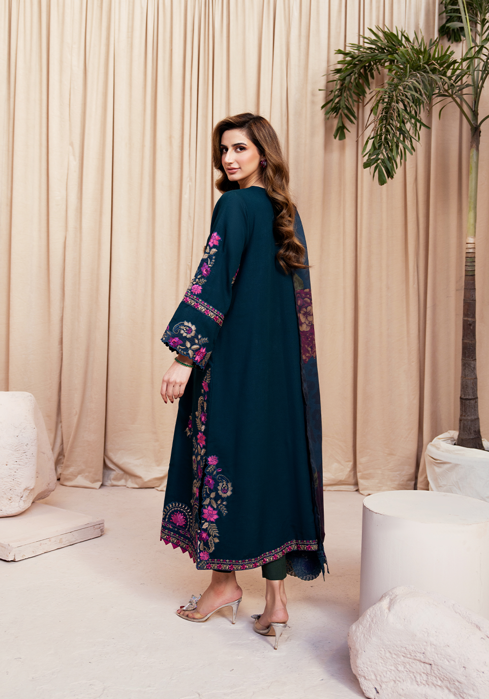 Zarqash | The Winter Luxe Pret | FLORAL NOIR - House Of Hania