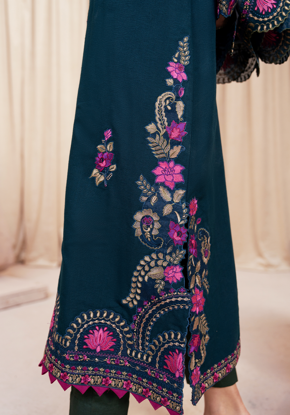 Zarqash | The Winter Luxe Pret | FLORAL NOIR - House Of Hania