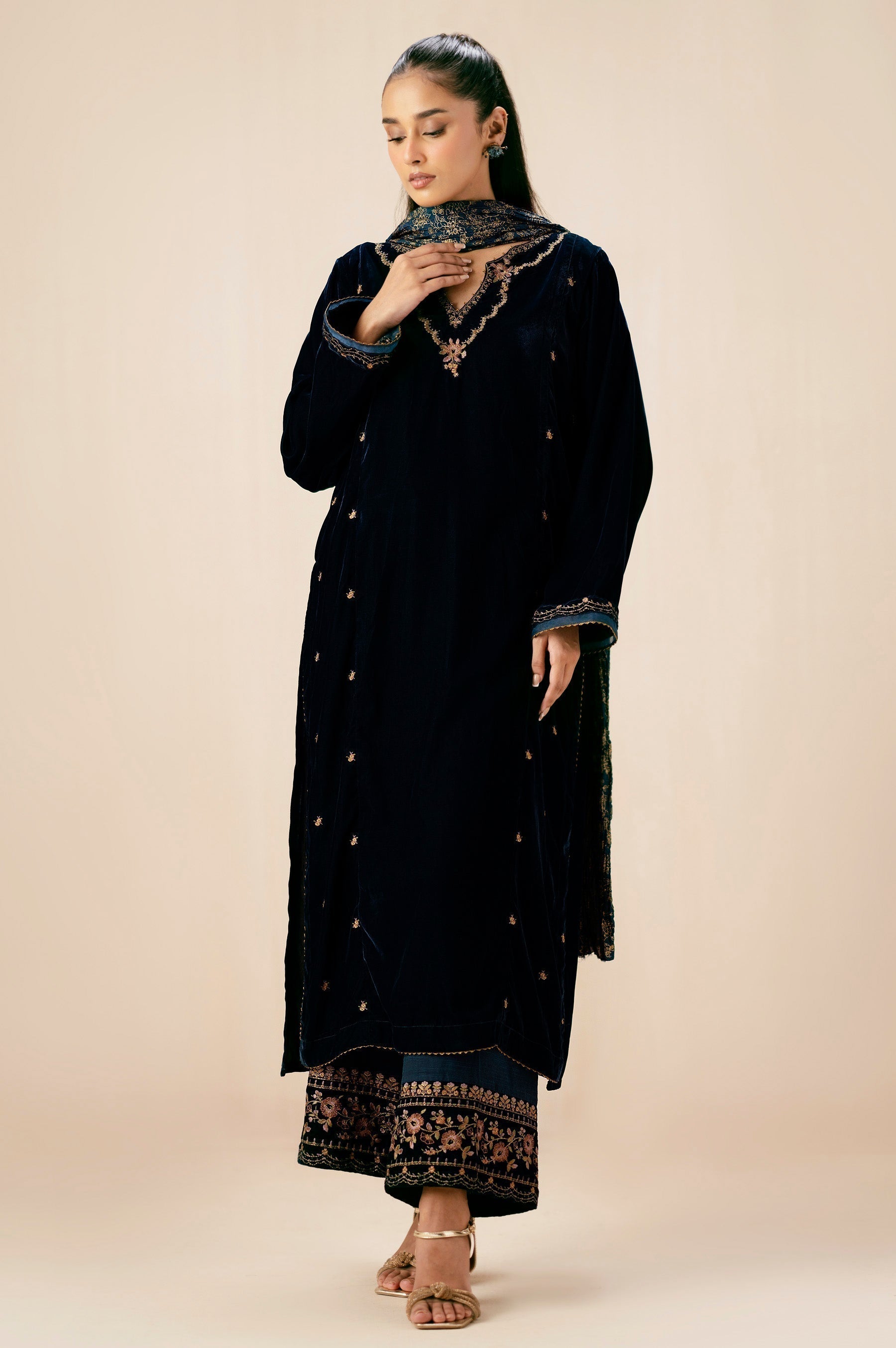 Zeen | Winter Collection | Velvet 11 - House Of Hania