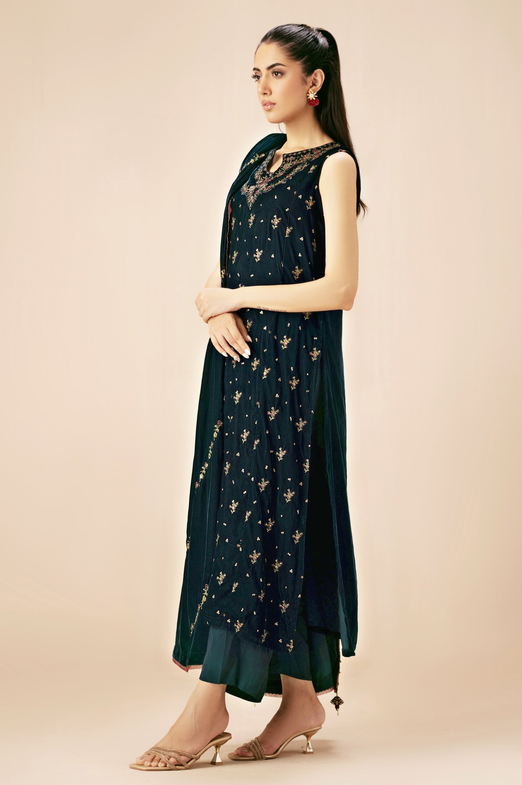 Zeen | Winter Collection | Velvet 24 - House Of Hania