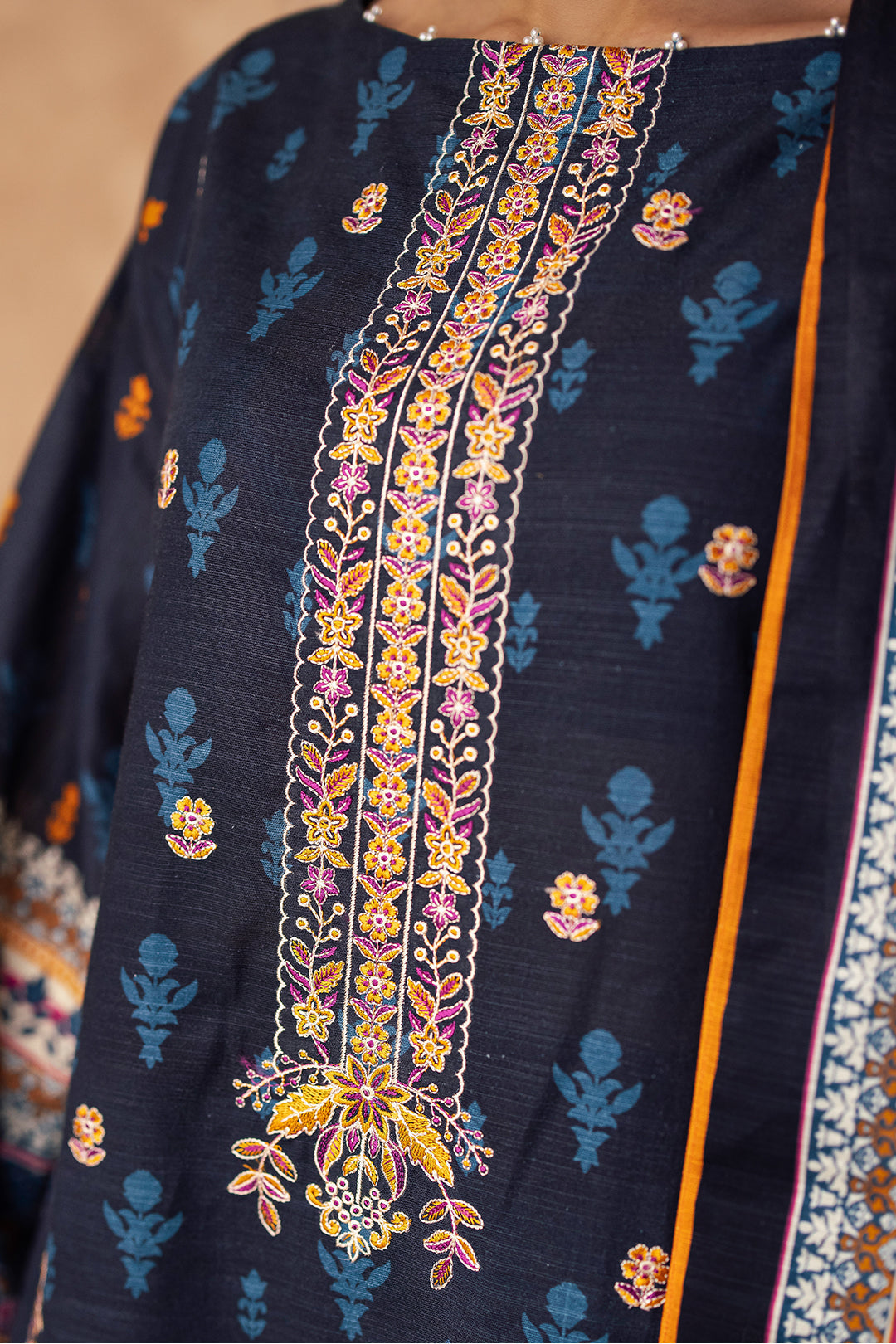 Zellbury | Unstitched 3 Piece Khaddar | Embroidered Shirt Shalwar Dupatta - 0225 - House Of Hania