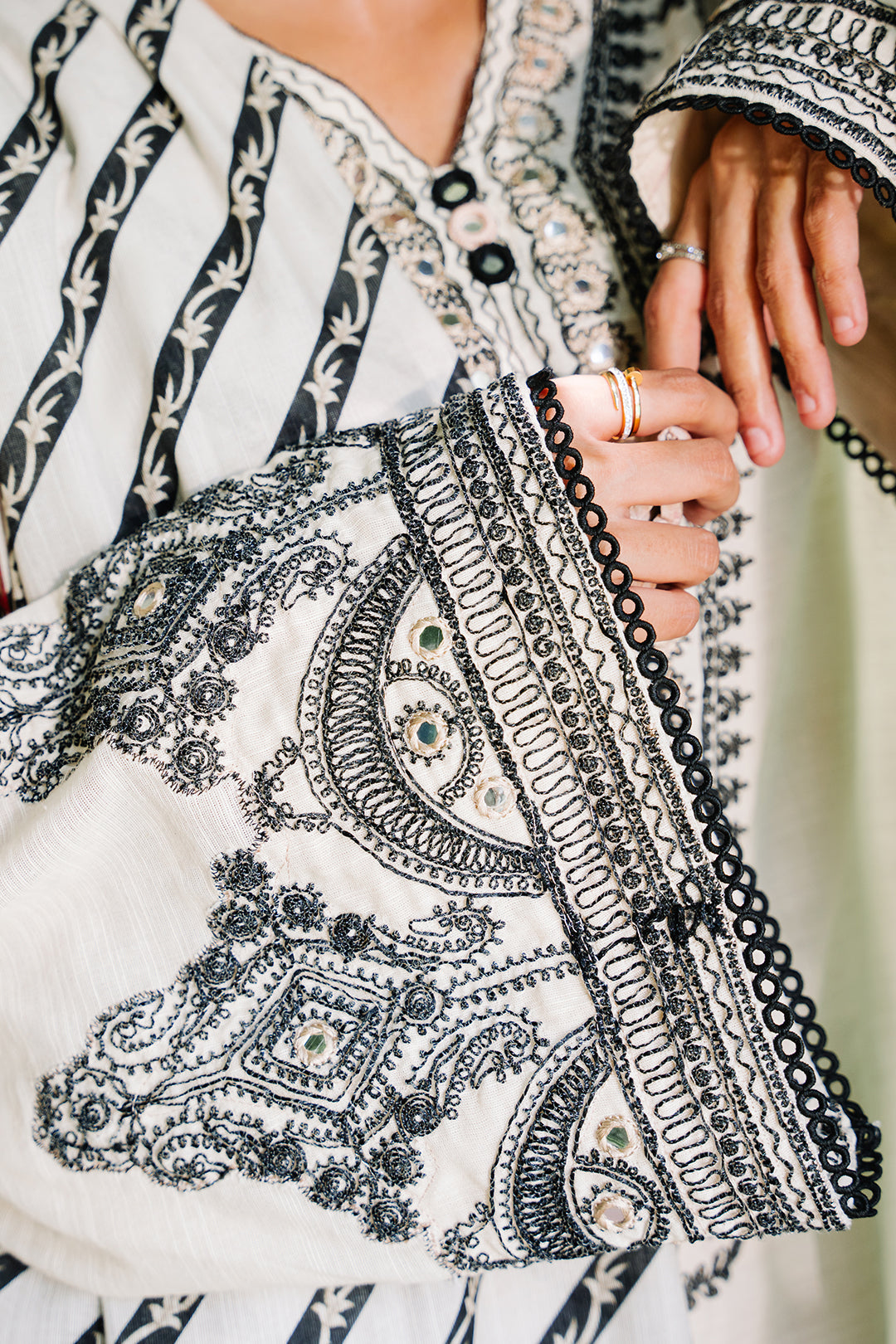 Zellbury | Unstitched 3 Piece Khaddar | Embroidered Shirt Shalwar Dupatta - 0239 - House Of Hania