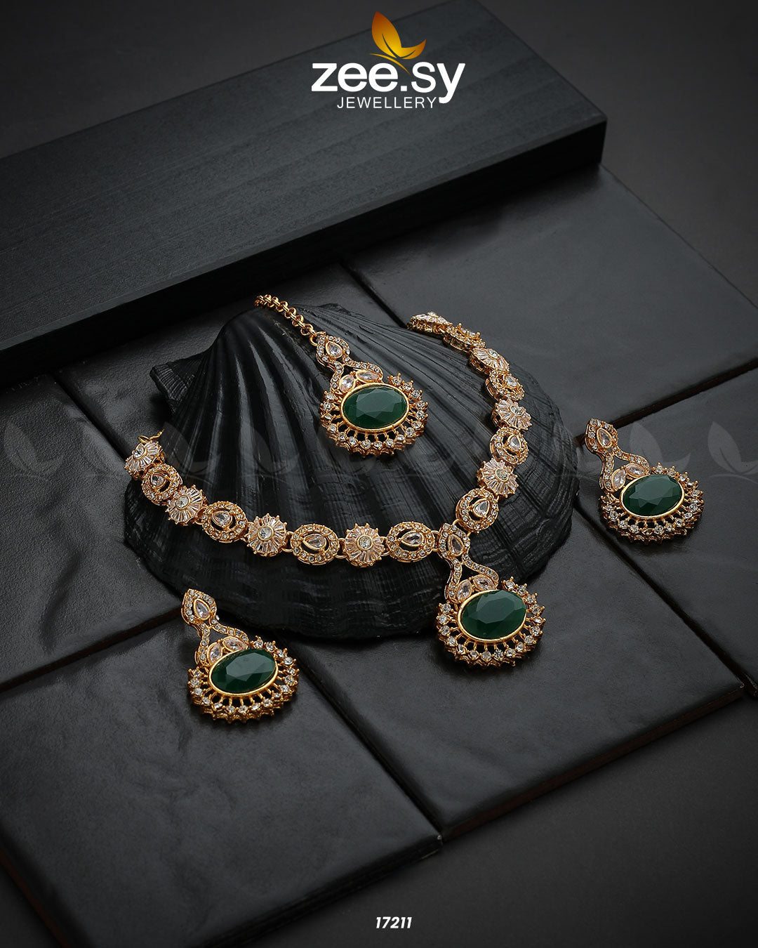 Zirconic Starburst Necklace - House Of Hania