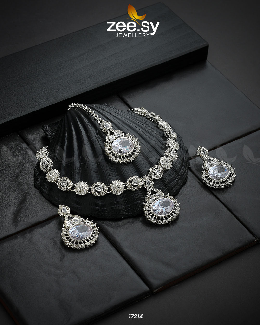 Zirconic Starburst Necklace - House Of Hania