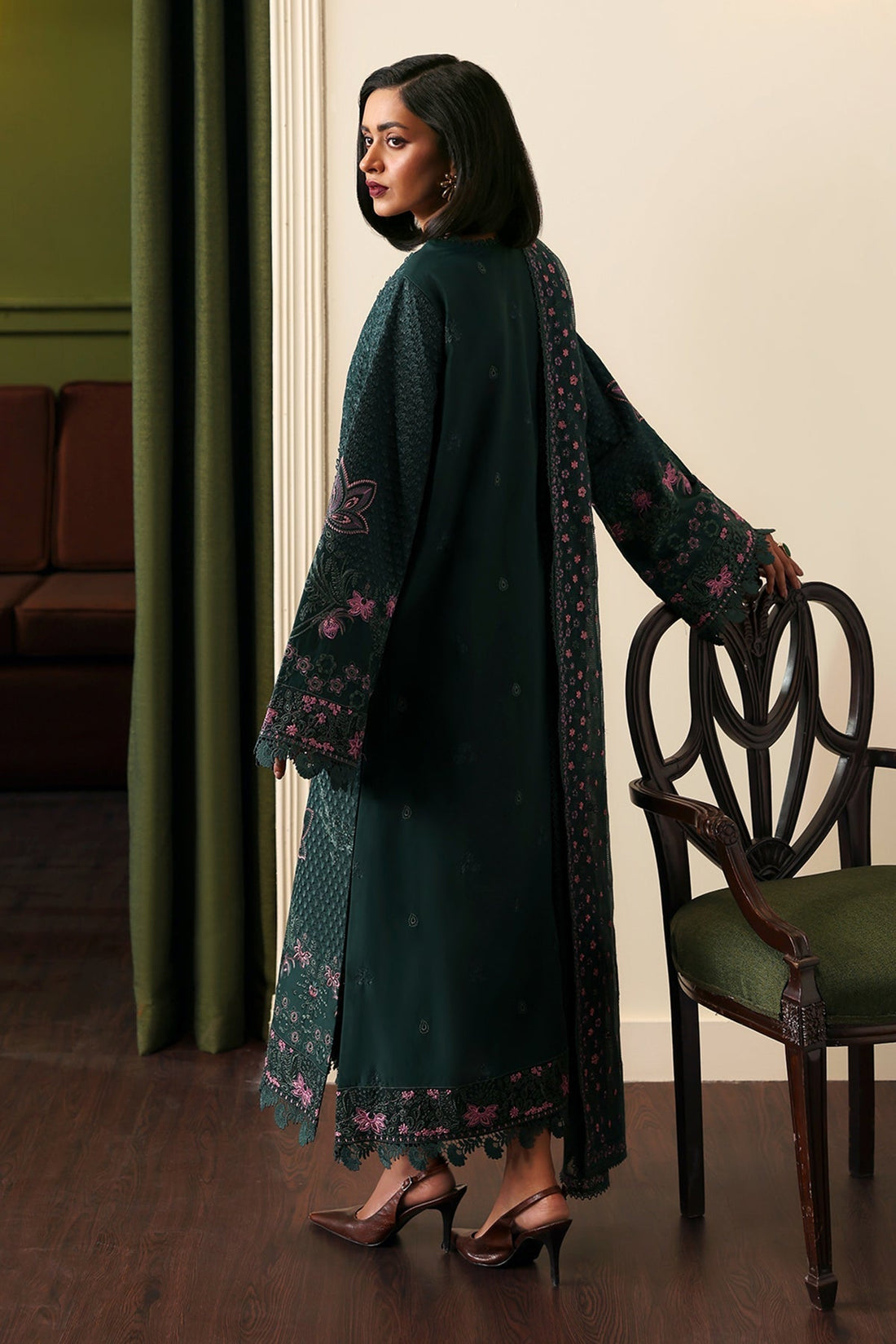 Model wearing Afrozeh Aurun bottle green embroidered lawn suit