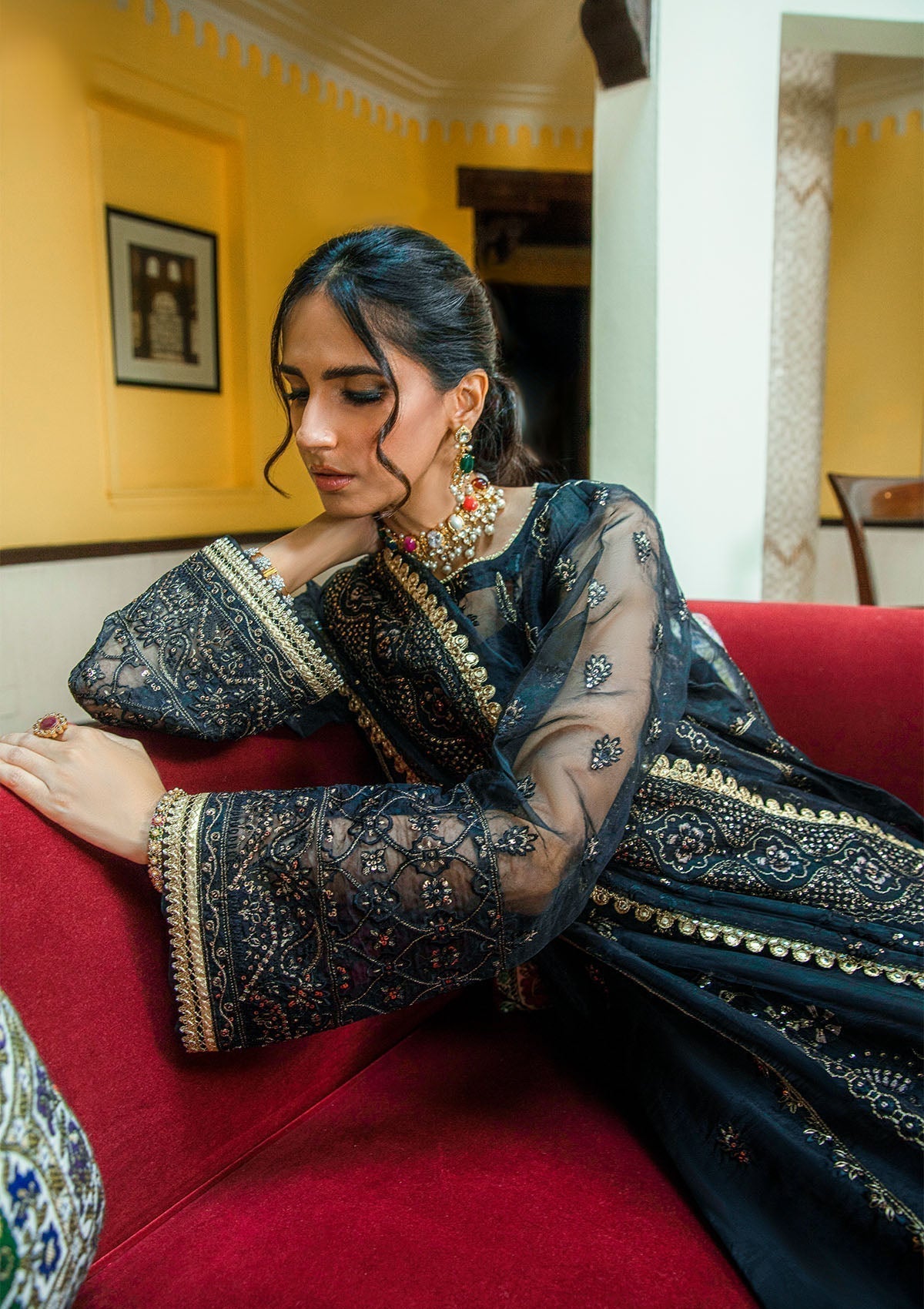 AIK-GLOSSIER - LOOK 08 - Riwayat-e-khas