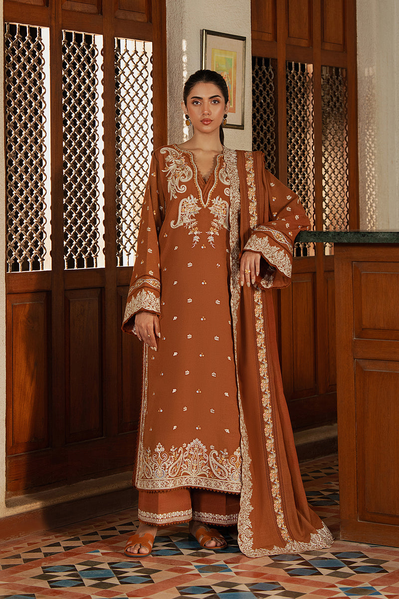 Model wearing Afrozeh Bresca ivory long shirt & trousers