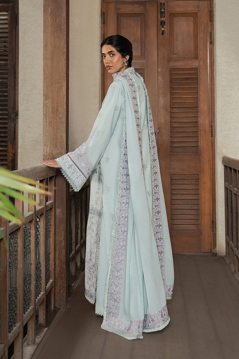 Model wearing Afrozeh Orella long shirt & trousers