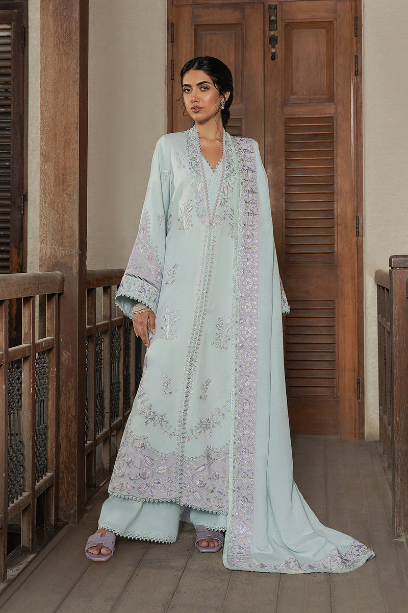 Model wearing Afrozeh Orella long shirt & trousers