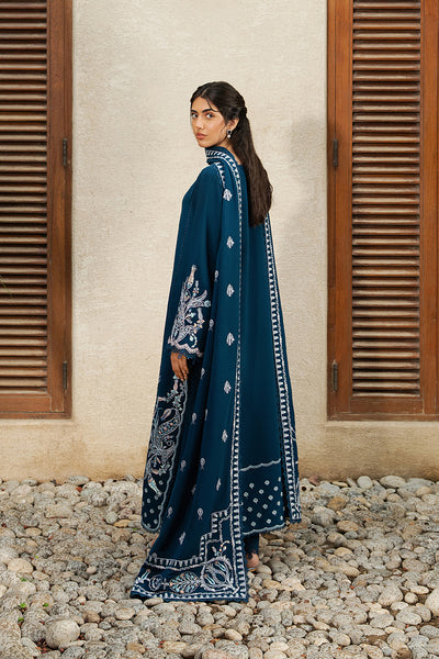 Model wearing Afrozeh Niora ivory long shirt & trousers
