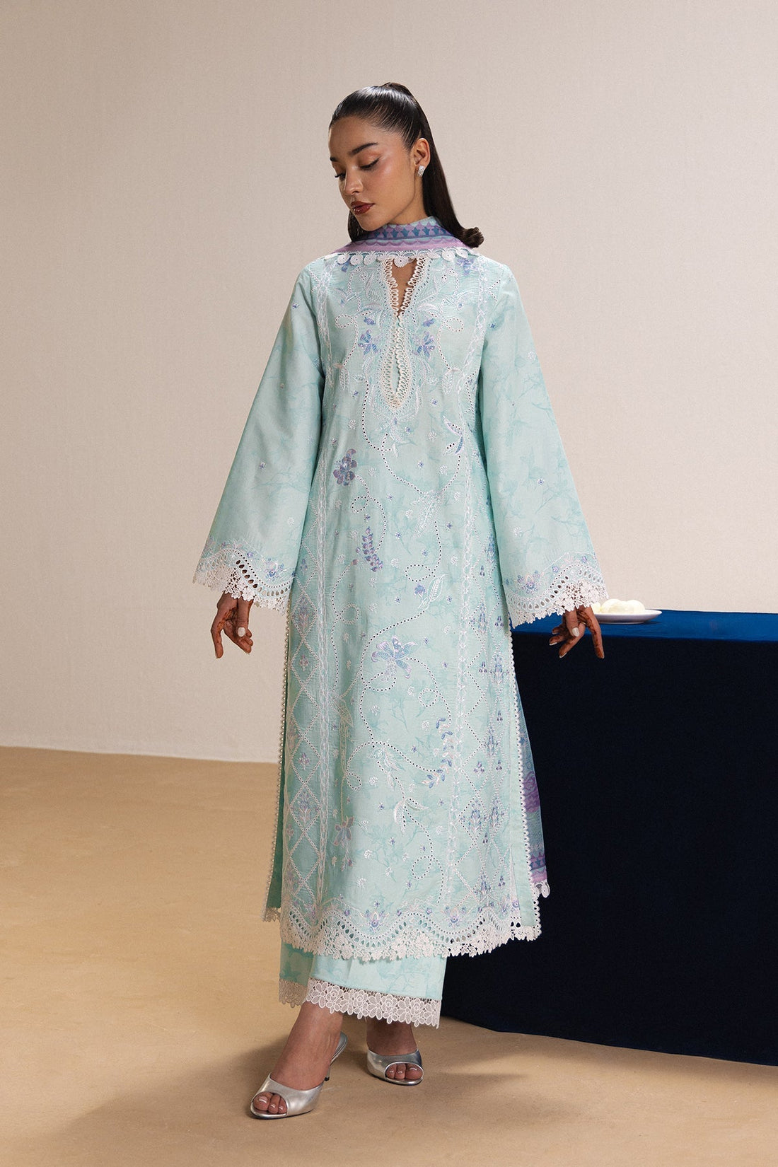 Model wearing Afrozeh Lueur shirt & trouser set